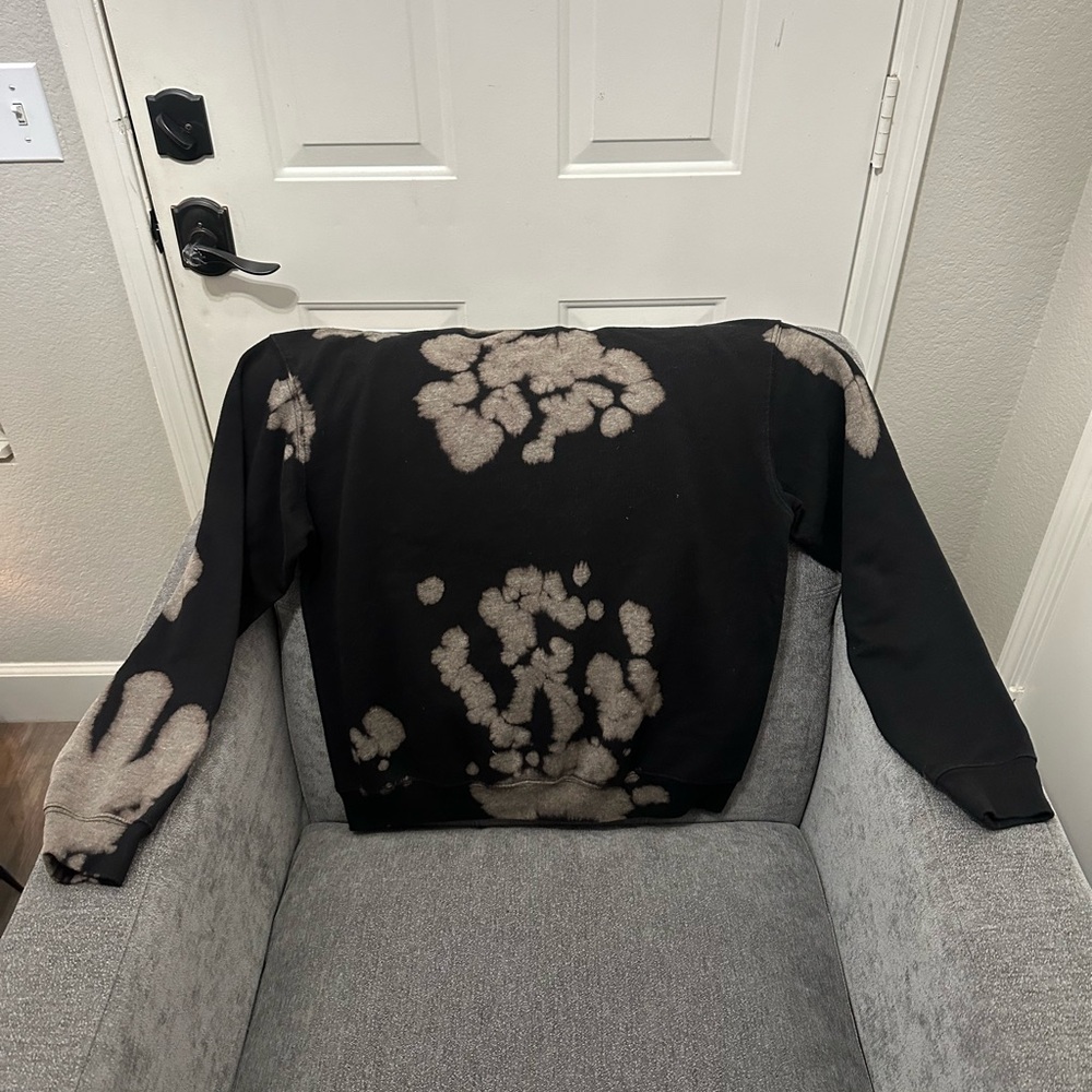 Looney Tunes Sweater - Picture 3 of 4